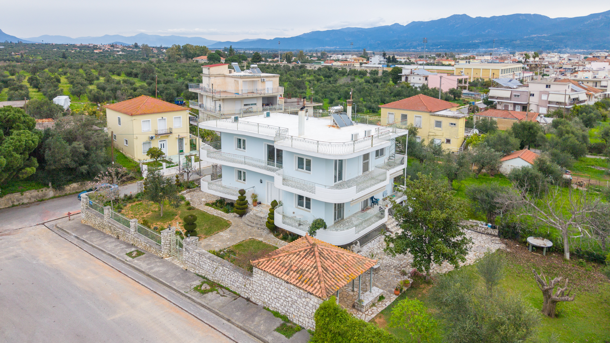 Corner lot street perspective